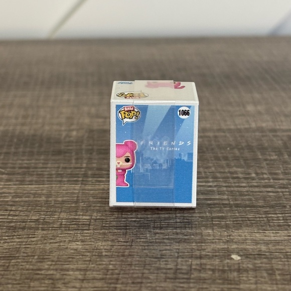 Funko Bitty Rachel Green, Phoebe Buffay, & Chandler Bing Pops - Picture 14 of 15